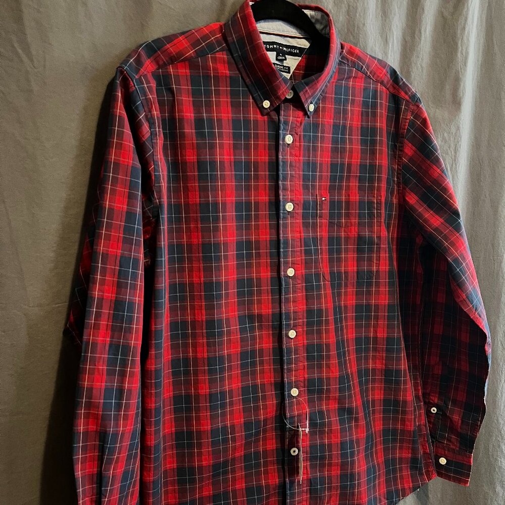 Tommy Hilfiger button up dress shirt red/blue plaid never worn M classic fit
